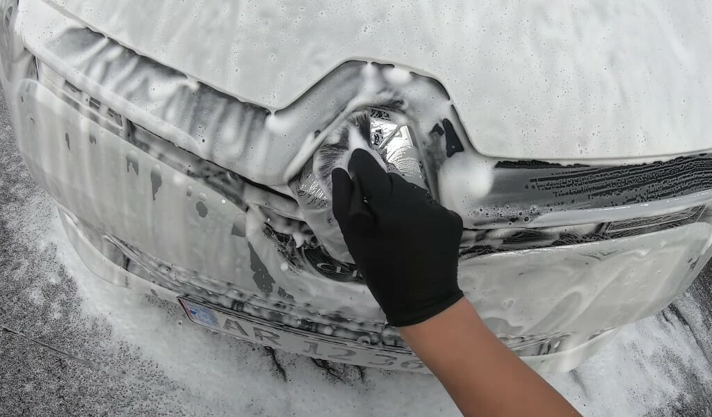 Brug en detailing pensel til emblemer