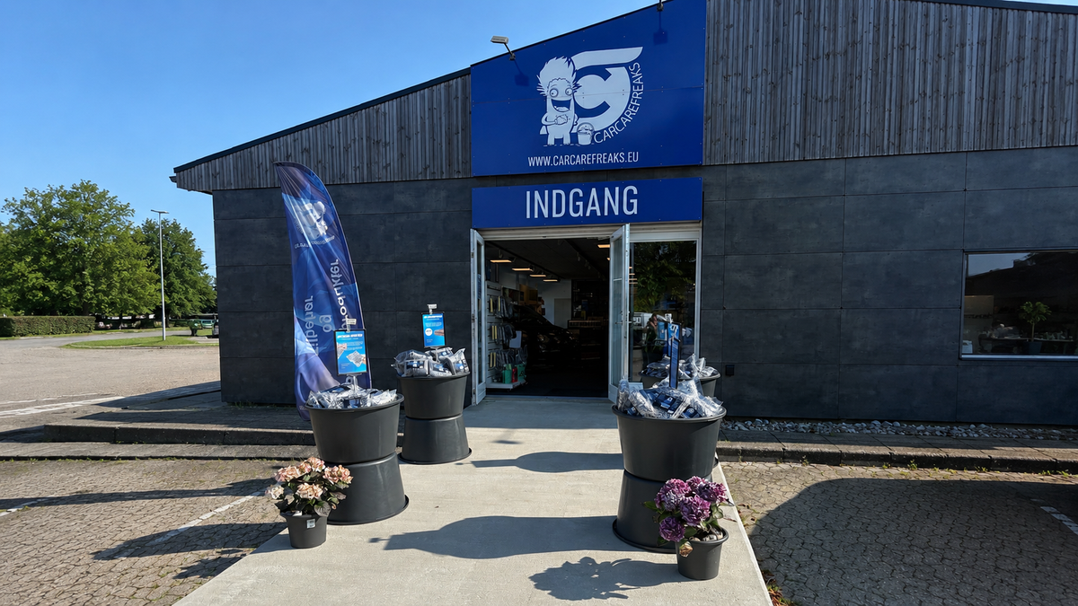 Indgangen til CarCare Freaks butik i Kolding