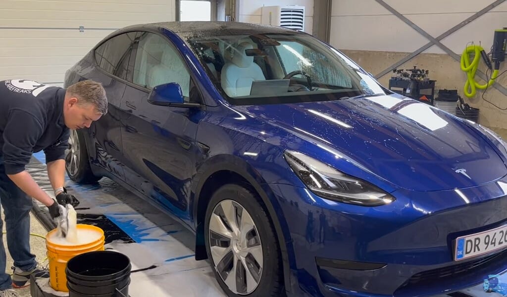 Vaskespande med autoshampoo