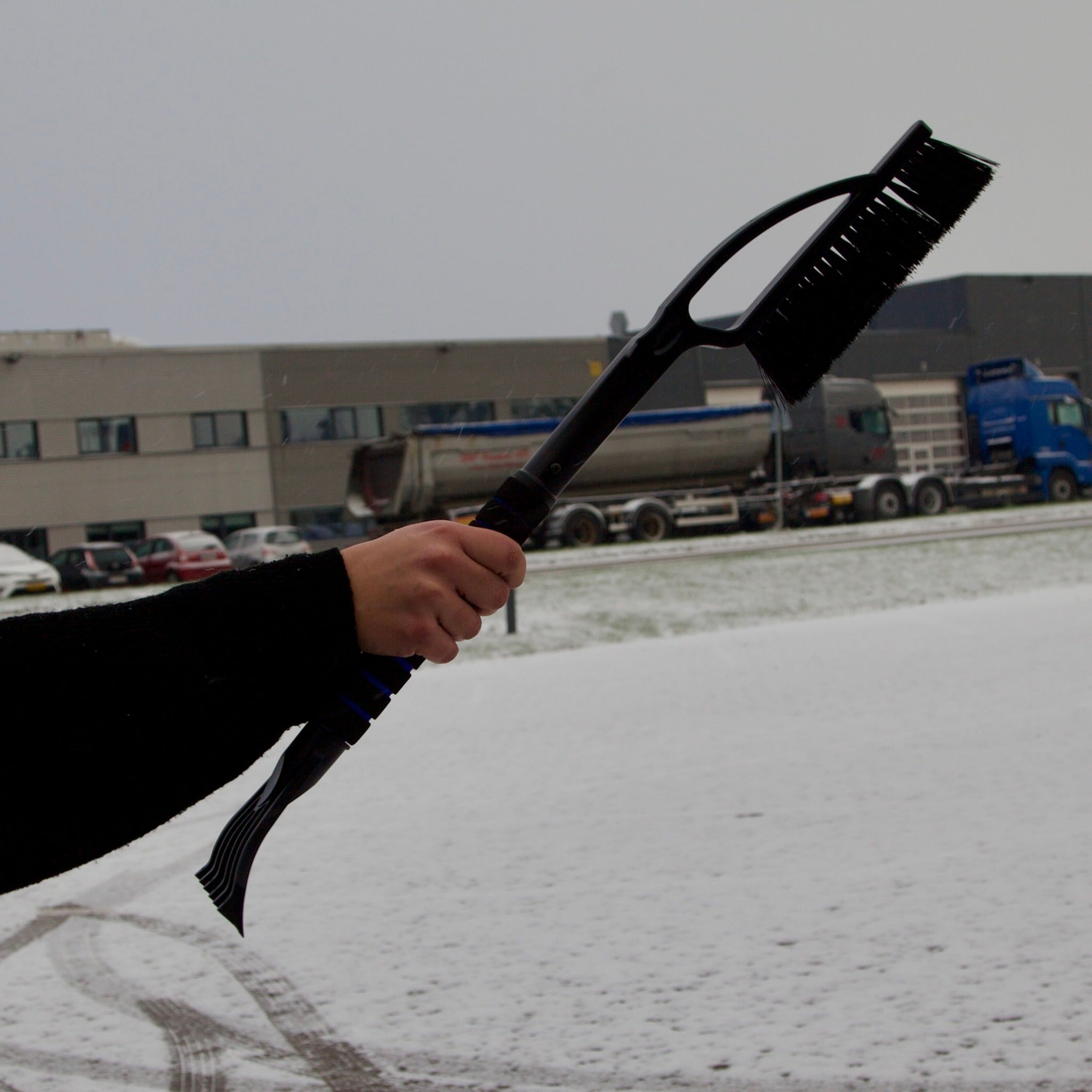 Isklubba med borste (62 cm)