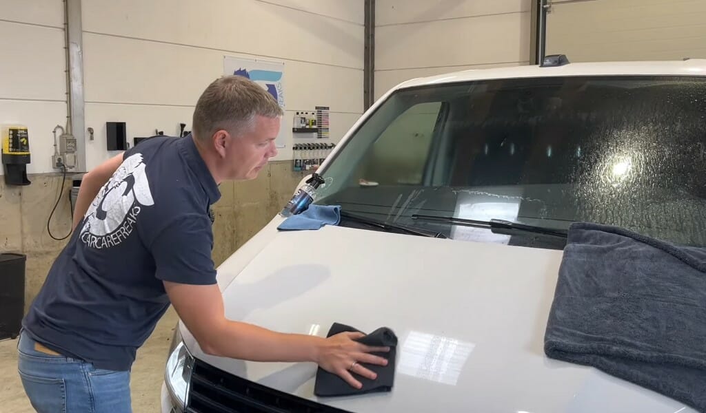 Spray skyllevoks på tør lak fordel og toer